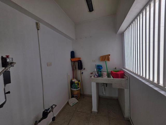 Se RENTA Departamento en Torres Altozano