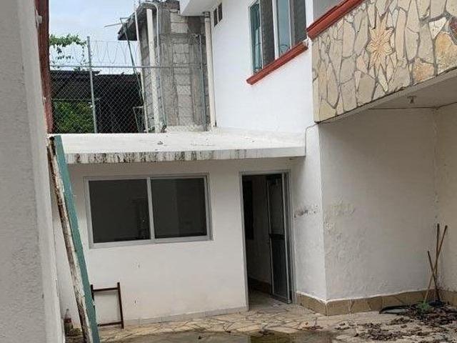 SE RENTA EDIFICIO PARA OFICINAS EN TER?N