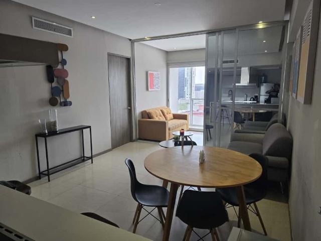 se renta en zona andares departamento en park life