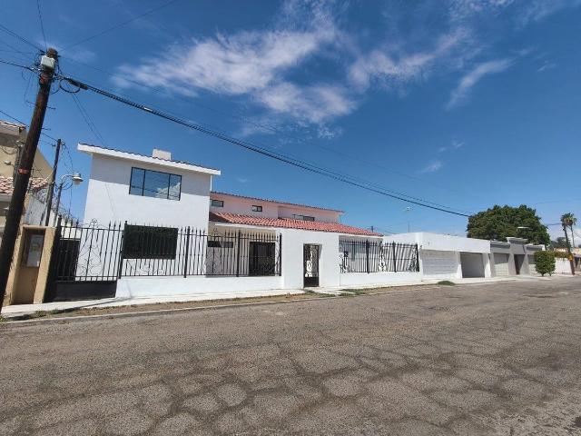 ¡Se renta espaciosa y bonita casa en Fracc. Villafontana Mexicali, B.C. !
