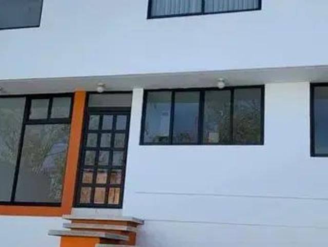 Se Renta Hermosa Casa Con Vista Panorámica Localizada En Acueducto De Xalpa En Vista Del Valle Con 450 Mts. De Construcción, Distribuidos 3 Niveles Con Excelente Luz Natural Y Aca