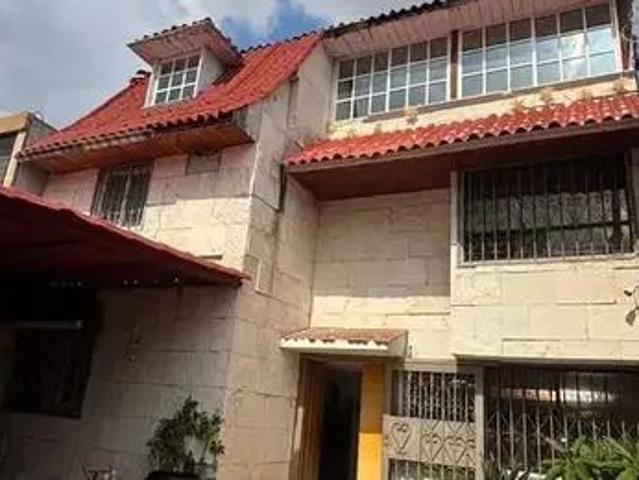 Se Renta Linda Casa Con Generosos Espacios Ubicada En Boulevares Naucalpan, A Dos Cuadras Del Periferico Y Las Torres De Satelite Y A Media Cuadra Del Parque Naucalli