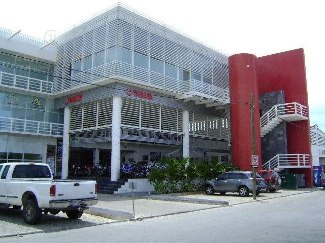 Se renta local 206 m2 en plaza Yamaha, Playa del Carmen P3864
