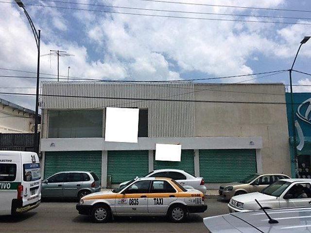 SE RENTA LOCAL COMERCIAL CON AMPLIA BODEGA, SOBRE LA 5 NORTE PTE
