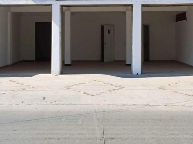 SE RENTA LOCAL COMERCIAL CON TRES CORTINAS EN EL BRASILITO PLANTA BAJA