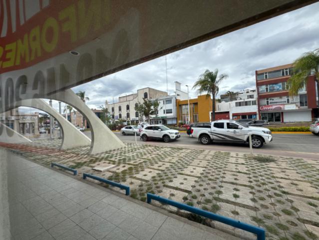Se renta local comercial av 20 de Noviembre
