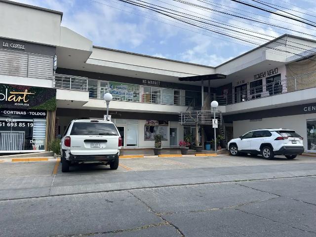Se renta local comercial dentro de plaza corelia en segunda planta