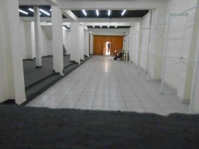 Se renta local comercial en av Central