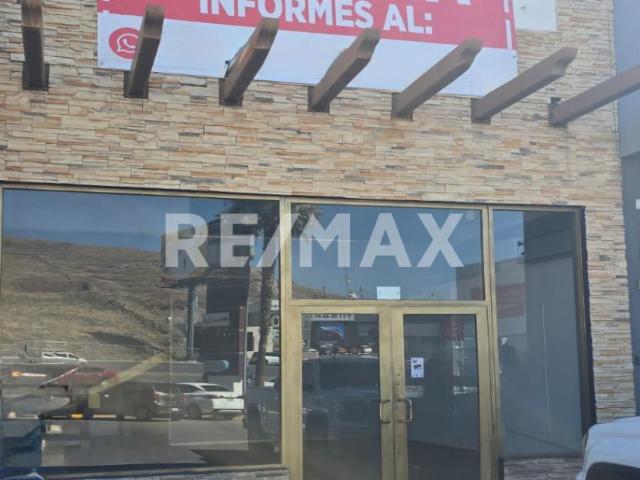 SE RENTA LOCAL COMERCIAL EN PLAZA CRISTAL