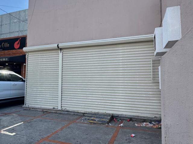 Se Renta Local con oficinas y amplio estacionamiento frente al estadio