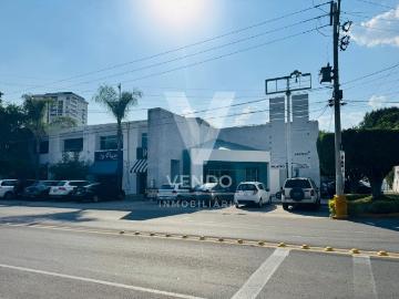 Se renta local en plaza campestre