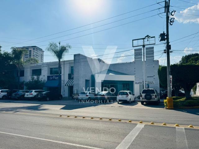 Se renta local en plaza campestre