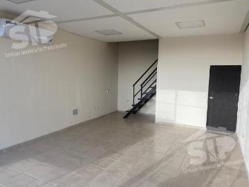 Se renta local en Plaza Novva, Planta Baja