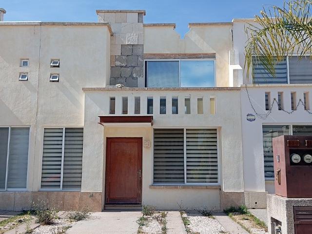 SE RENTA O SE VENDE CASA EN COTO BOSQUES DEL PARAISO A POCOS PASOS DEL IMSS 3