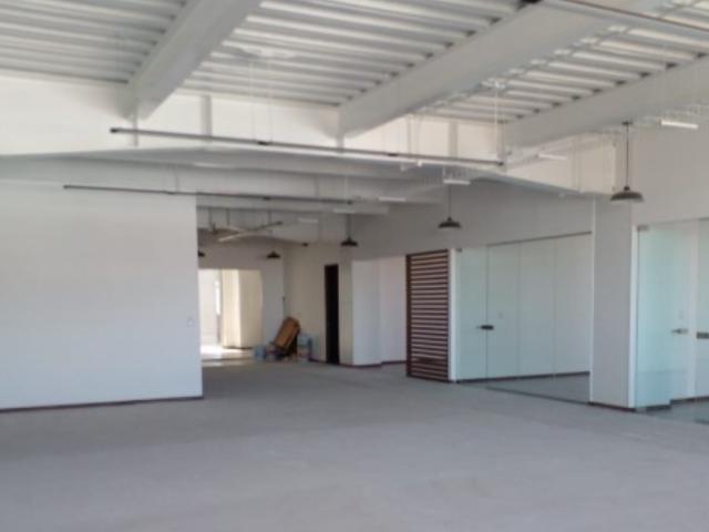 SE RENTA LOCAL EN ZONA ESMERALDA