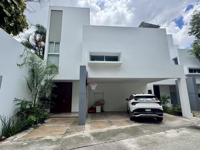 Se renta preciosa casa en condominio en San Ramón Norte con páneles solares