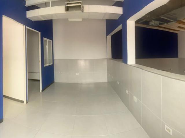 SE RENTAN OFICINAS EN COL. SANTA RITA