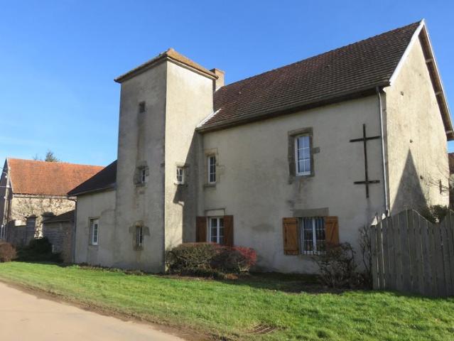 Semur 20 min: maison rénovée 239 m² + gîte 110 m², dépendan. 239m² Semur en Auxois