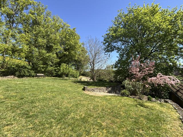SEMUR EN AUXOIS 20min: maison de 144m², 5 chambres, grange, garage, cave, jardin. Prix 288 000€