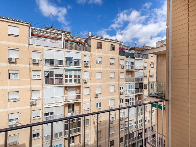 Semi ático junto al Parque García Lorca: vive o invierte en una de las zonas más deseadas de Granada