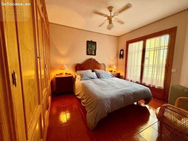 SEMI ADOSADO 2 HABITACIONES