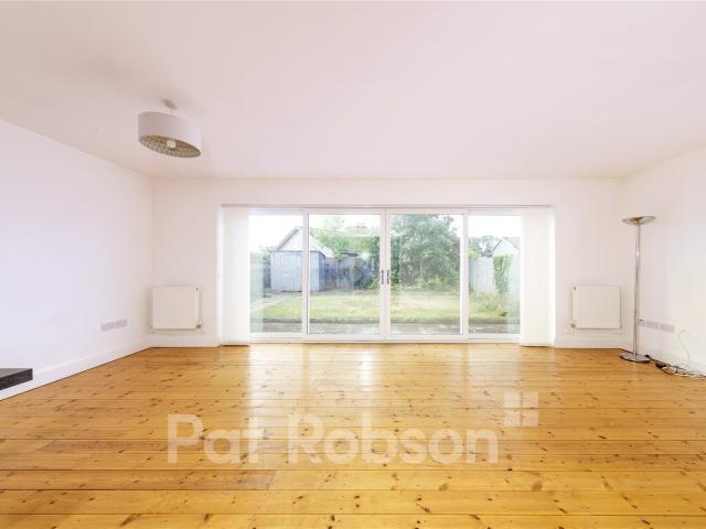 Semi Detached Bungalow Property to let Fernwood Avenue, Newcastle Upon Tyne £1,250pcm Pat Robson