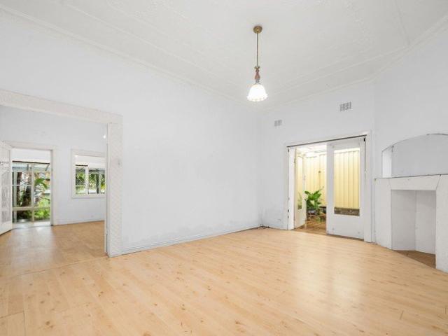 Semi detached brick House in Rose Bay!