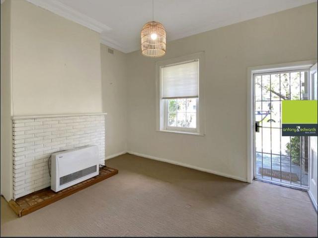 SEMI DETACHED CHARACTER COTTAGE