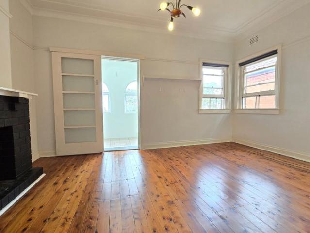 Semi Detached Home with Ocean Glimpses, Peace & Quiet