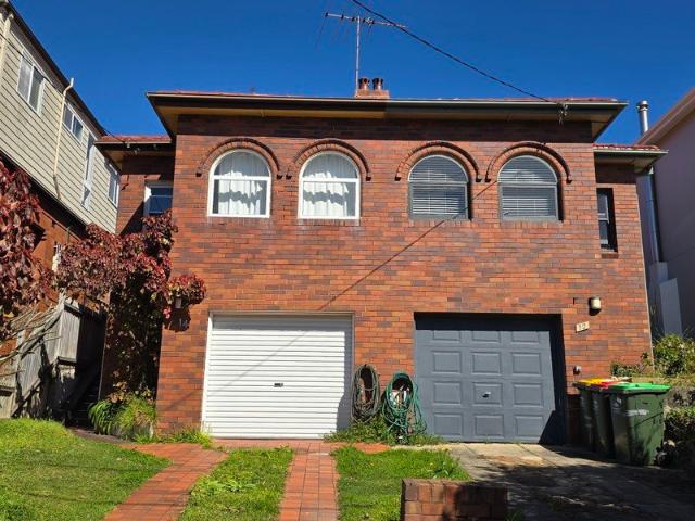 Semi Detached Home with Ocean Glimpses, Peace & Quiet