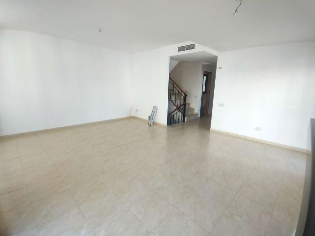 Semi Detached House · Cancelada