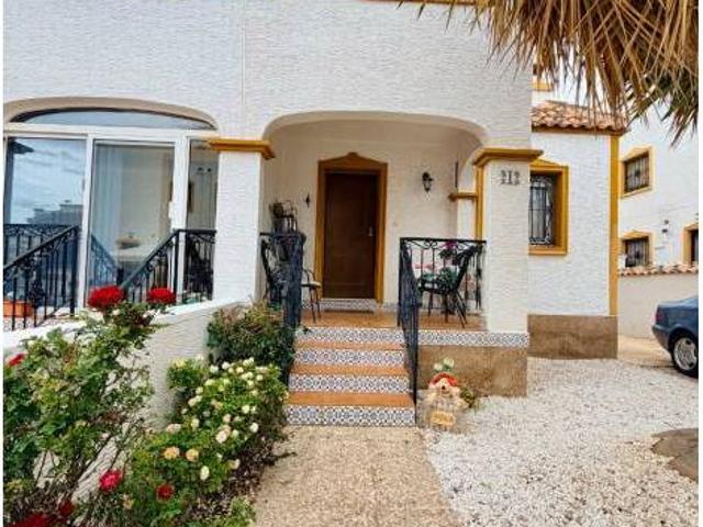 Semi detached house for rent on Limero Street