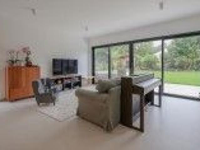 Semi detached house for rent in Wezembeek Oppem