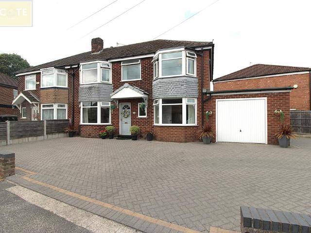 Semi detached house for sale