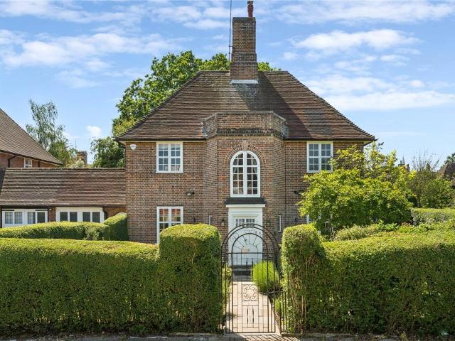Semi detached house for sale