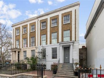 Semi detached house for sale
