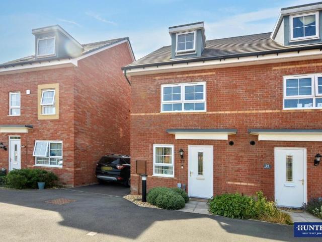 Semi detached house for sale