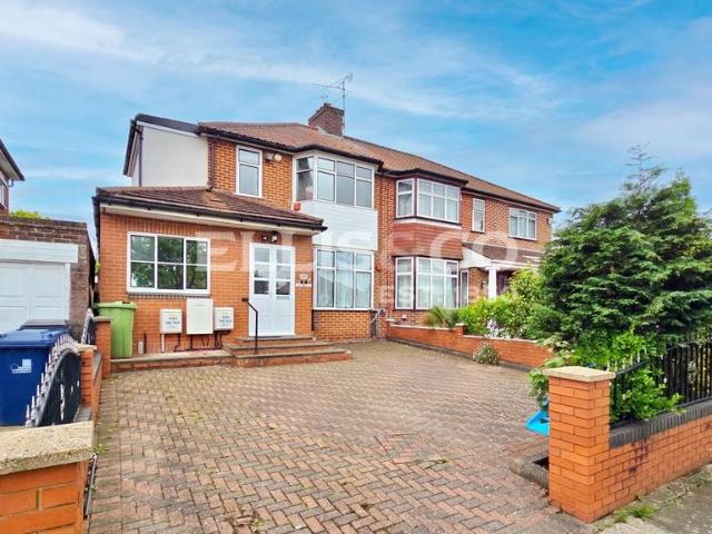 Semi detached house for sale