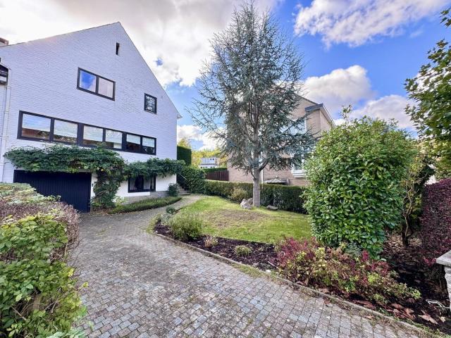 Semi detached house, garden, garage, Sonian Forest