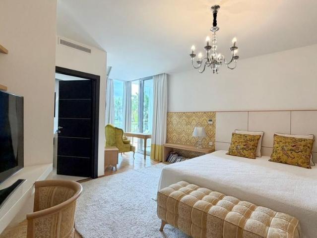 Semi Detached House in The Golden Mile