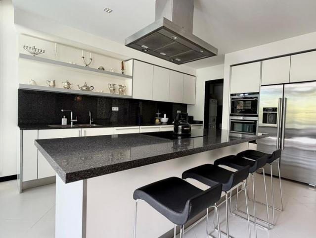 Semi Detached House in The Golden Mile