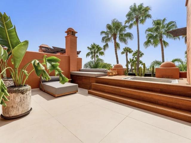 Semi Detached House in The Golden Mile