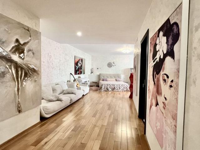 Semi Detached House in The Golden Mile