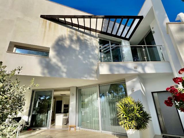 Semi Detached House in The Golden Mile