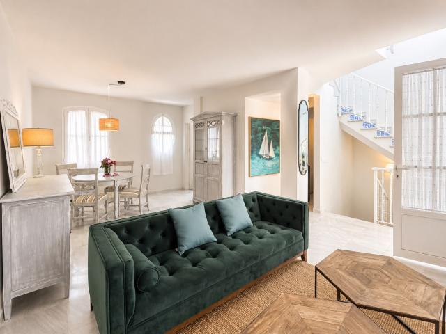 Semi Detached House in The Golden Mile
