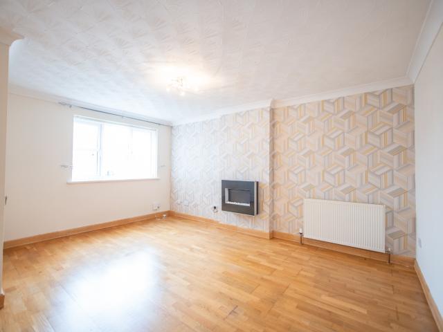 Semi detached House in 13 Dunnock Close, Hull, HU8 9UF