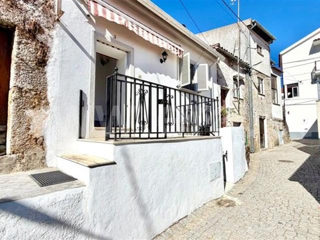 Semi Detached House T1 / Guarda, Maçainhas
