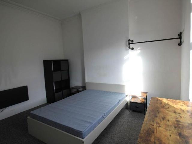 Semi detached house to rent