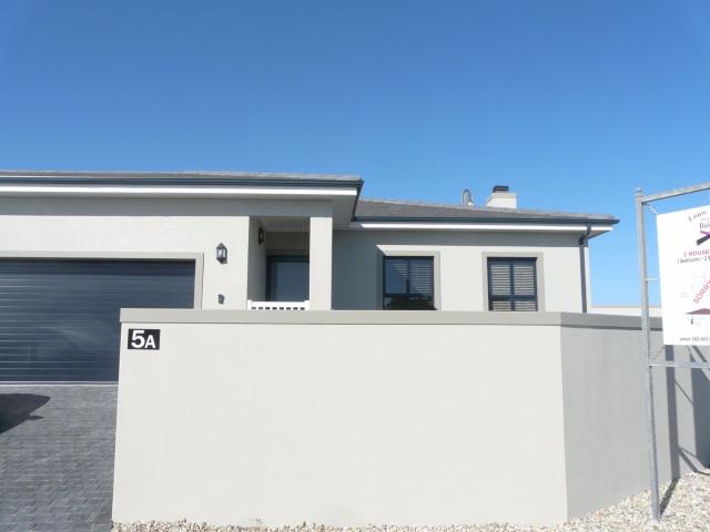 Semi detached house to rent in Yzerfontein