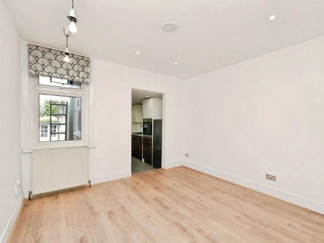 Semi detached House to rent Newbury Road, Bromley, BR2